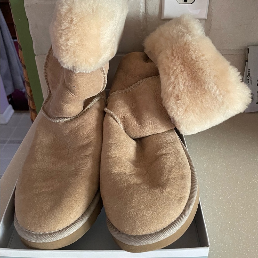 Suede Boots Style 8 W Tan Euc Classic Shearling